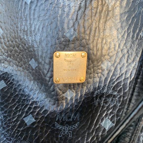 *SOLD* MCM Large Anya Reversible Tote with pouch - Picture 9 of 16